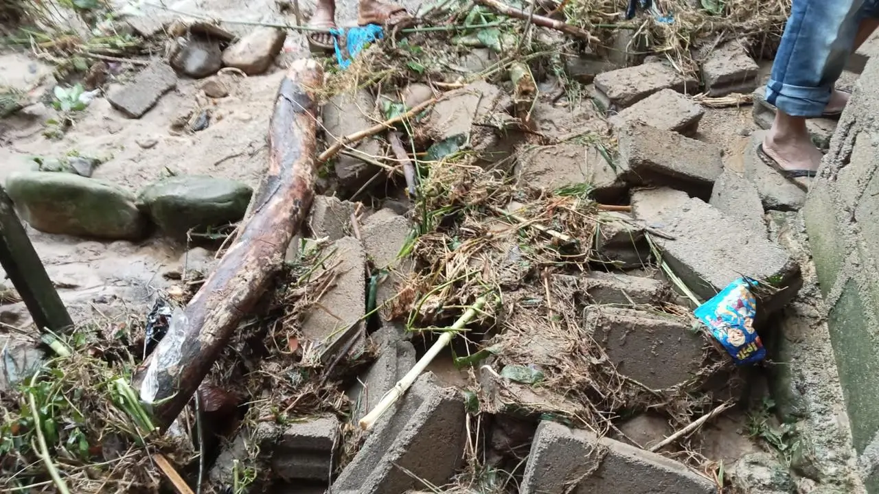 Meski Satu Rumah Rusak Berat, Tak Ada Korban Banjir Sijunjung